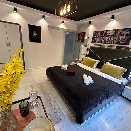 The Fame - Modern Studio In Top Location & Parking Κραϊόβα Εξωτερικό φωτογραφία