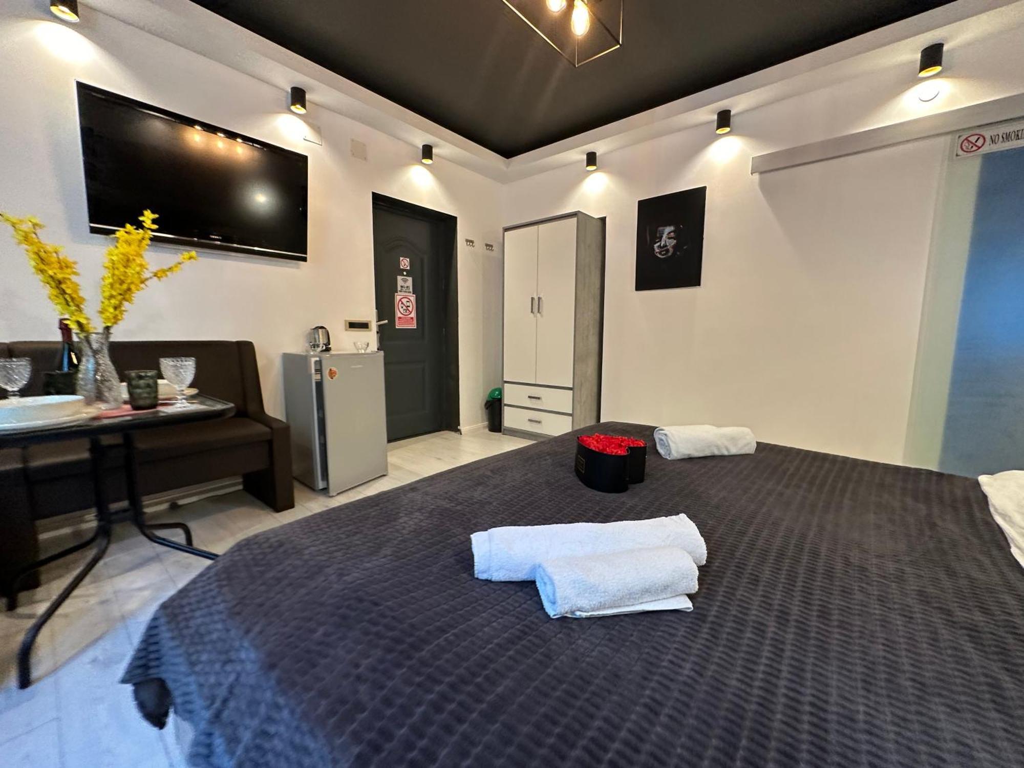 The Fame - Modern Studio In Top Location & Parking Κραϊόβα Εξωτερικό φωτογραφία