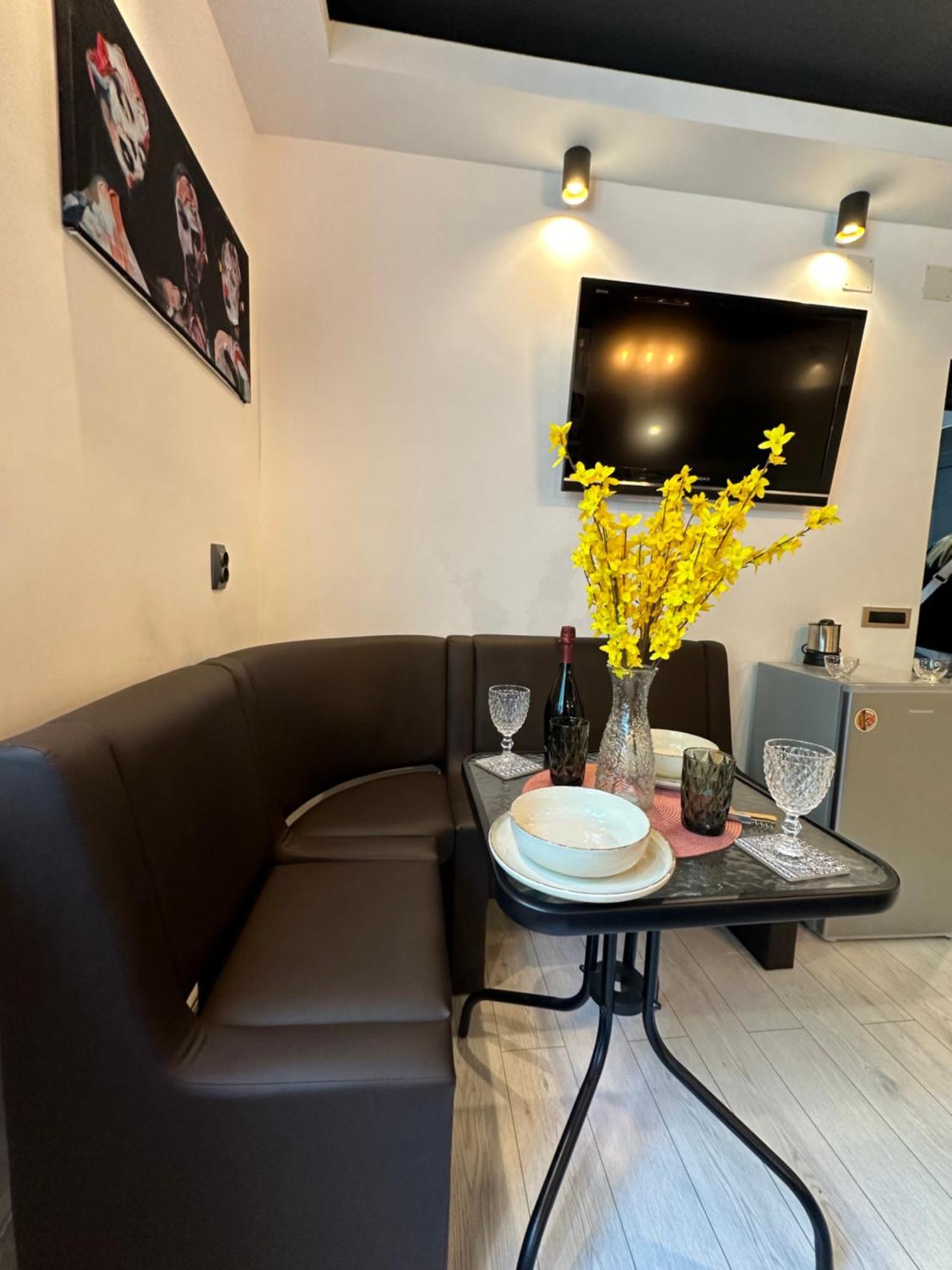 The Fame - Modern Studio In Top Location & Parking Κραϊόβα Εξωτερικό φωτογραφία