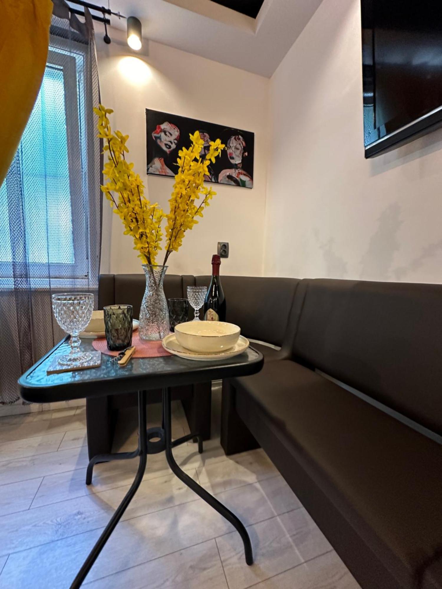 The Fame - Modern Studio In Top Location & Parking Κραϊόβα Εξωτερικό φωτογραφία