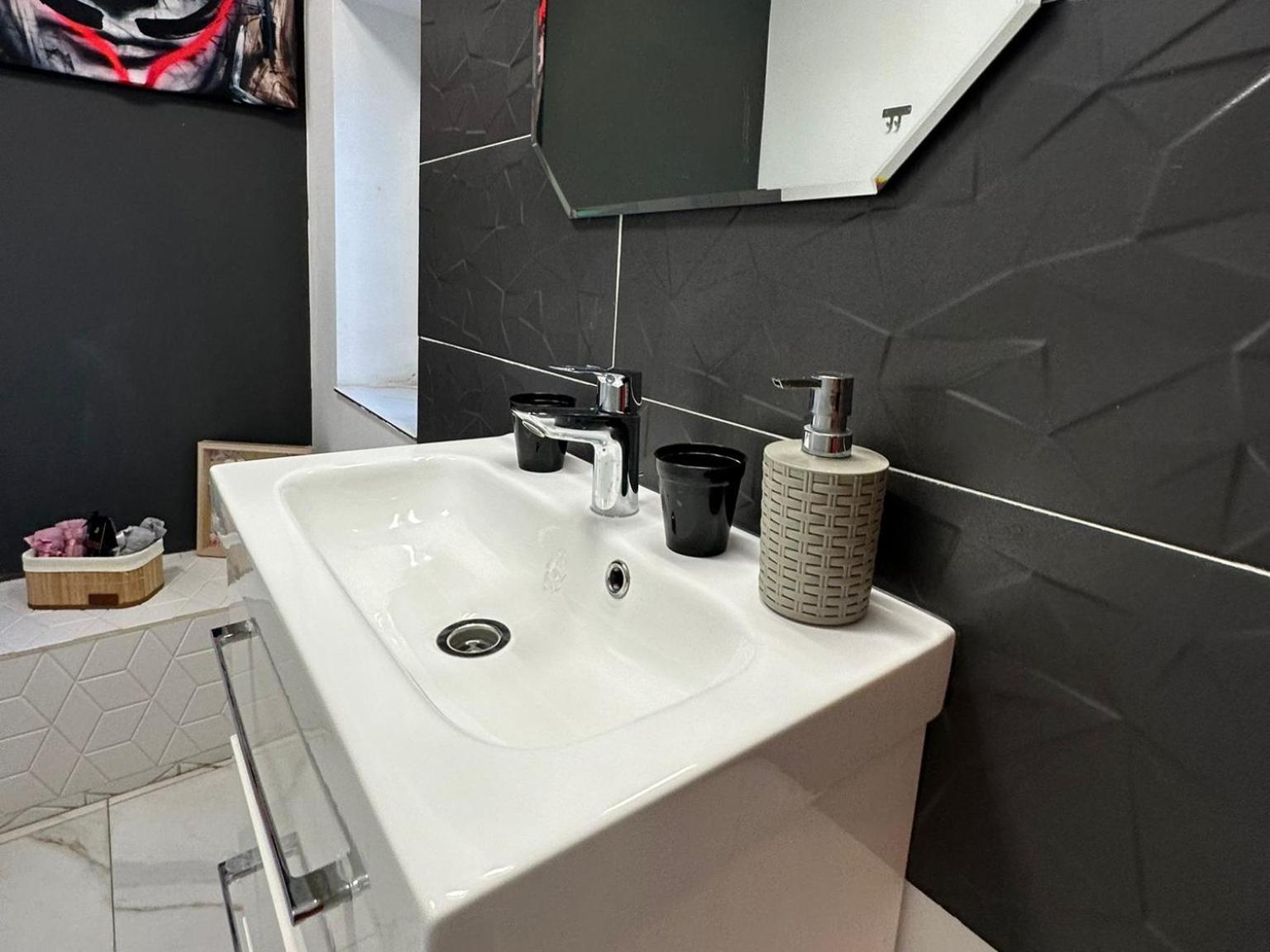The Fame - Modern Studio In Top Location & Parking Κραϊόβα Εξωτερικό φωτογραφία